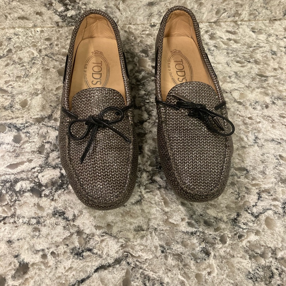 Tod’s women’a heaven tie driving shoes. Size 35.